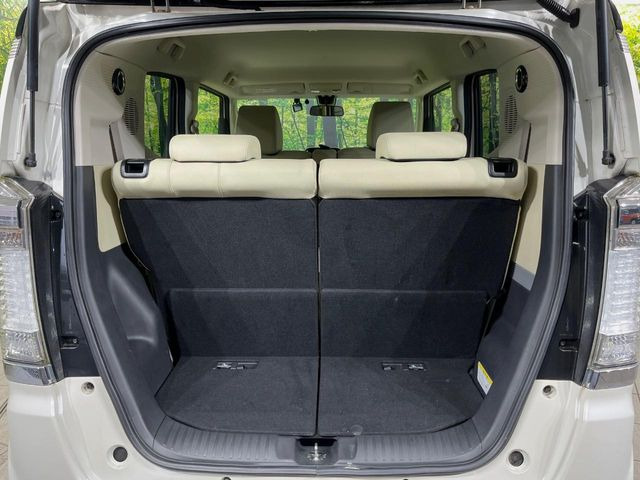 ���i�̂���������ʋ΁A���}���ɏ\���ȉ׎��X�y�[�X���m�ۂ��Ă���܂��B�Z�J���h�V�[�g��|���ƁA�傫�ȉו��̐ύڂ��\�ł���