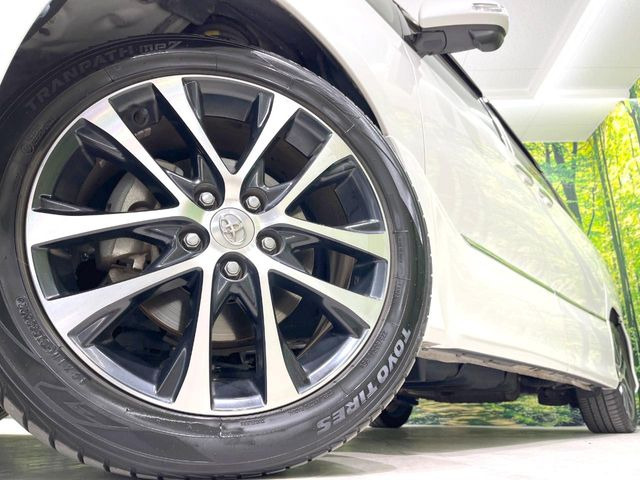 【純正18インチアルミホイール】外観にマッチした純正アルミホイールを装着しております。各種社外アルミホイールや、スタッドレスタイヤも取扱いしております。是非ご相談ください♪