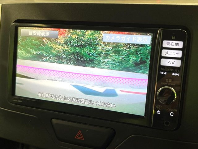 【バックカメラ】駐車時に後方がリアルタイム映像で確認できます。大型商業施設や立体駐車場での駐車時や、夜間のバック時に大活躍!運転スキルに関わらず、今や必須となった装備のひとつです!