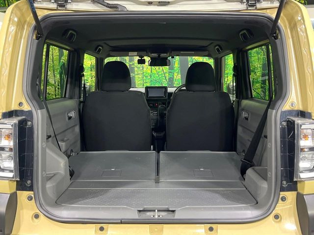 後席を格納すると、これだけの広さが!シーンに合わせたシートアレンジで、大きな荷物も積むことが出来ます♪