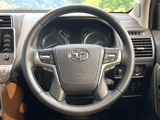 �y�����v�����X�e�A�����O�z�㎿�Ȋv���g�p���邱�ƂŁA��ɂ����������݂ƂĂ��^�]���₷���n���h���ł���