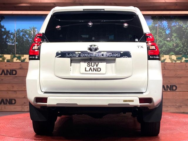 安心の最長10年・走行無制限保証(有償)をご用意。保証内容も充実はもちろん、無料点検&オイル交換や、年中無休の全国・24時間ロードサービスも付帯されておりますのでご安心下さい。