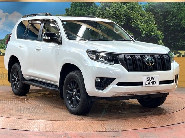 高透明度のガラス皮膜で撥水はもちろん、上質なツヤ・光沢を実現。紫外線や酸性雨から大切な愛車を保護し、色あせ・劣化を防止。「弾スプラッシュコート」、「弾プリミッサコート」からお選びいただけます。