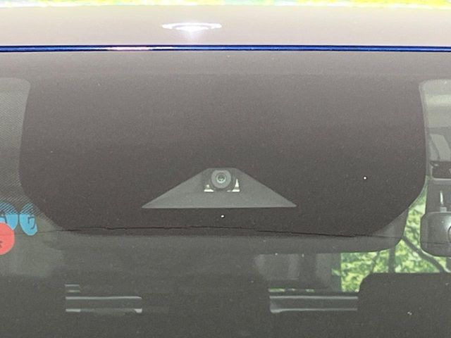 �y�C���e���W�F���g�G�}�[�W�F���V�[�u���[�L�z�t�����g�J�����őO���̎ԗ�����s�҂����m�B�Փ˂������Ȏ��͏Փ˔�Q�y���u���[�L���쓮�A�Փˉ�����T�|�[�g�B�����S�Ƀh���C�u�����y���݂��������܂��B