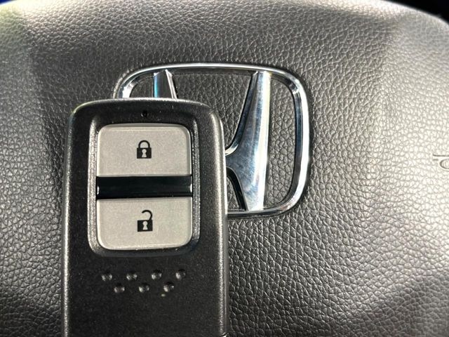 �yHonda�X�}�[�g�L�[�z�J�o����|�P�b�g�ɓ��ꂽ�܂܂ł��h�A�̎{���E�������\�ȃX�}�[�g�L�[�𑕔��B�G���W���̃I���E�I�t�����J�M�����o���K�v����������Ƃ��Ă��֗��ł���