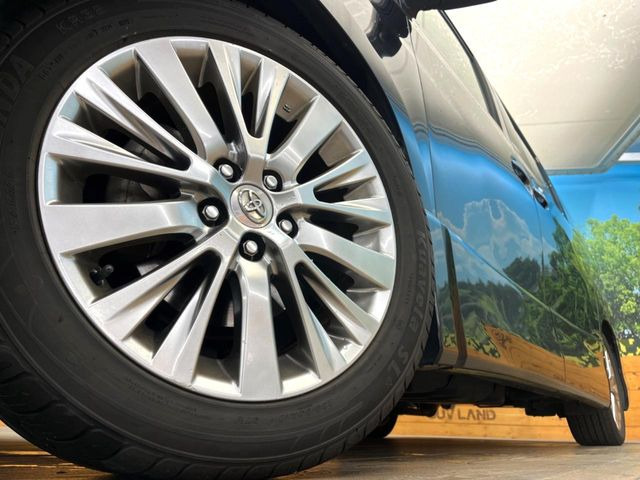 �y����18�C���`�A���~�z�C�[���z�O�ςɃ}�b�`���������A���~�z�C�[���𑕒����Ă���܂��B�e��ЊO�A���~�z�C�[����A�X�^�b�h���X�^�C�����戵�����Ă���܂��B���񂲑��k����������