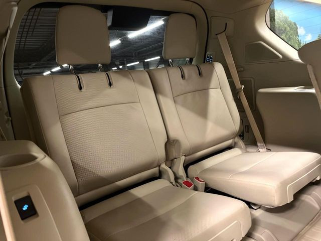 3列目シートはもちろん状態良好☆大人でもゆったりと座って頂けますので、大人数でのお出かけもラクラクです♪ご家族で、気の知れた仲間で、ドライブに行くのが楽しみですね♪