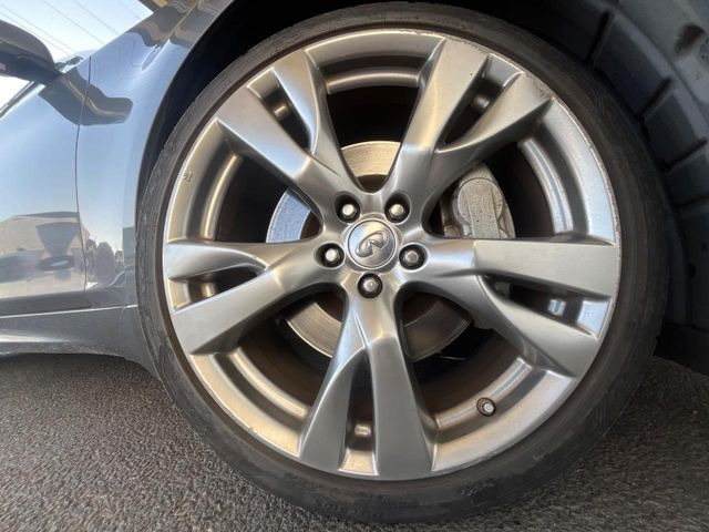 �y����20�C���`�A���~�z�C�[���z�O�ςɃ}�b�`���������A���~�z�C�[���𑕒����Ă���܂��B�e��ЊO�A���~�z�C�[����A�X�^�b�h���X�^�C�����戵�����Ă���܂��B���񂲑��k����������