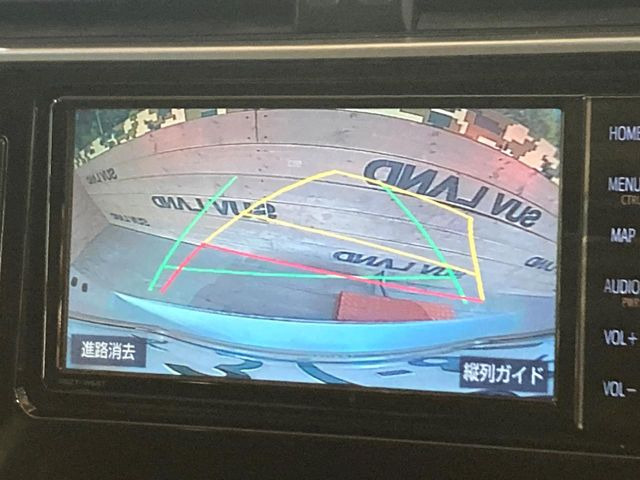 【バックカメラ】駐車時に後方がリアルタイム映像で確認できます。大型商業施設や立体駐車場での駐車時や、夜間のバック時に大活躍!運転スキルに関わらず、今や必須となった装備のひとつです!