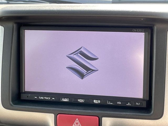 �y�����i�r�z�l�C�̏����i�r�𑕔����Ă���܂��B�i�r�̎g���₷���͂������A�I�[�f�B�I�@�\���[��!�L�����v�◷�s�͂������A�ʋ΂┃�����ȂǕ��i�̃h���C�u���y�����Ȃ�͂���