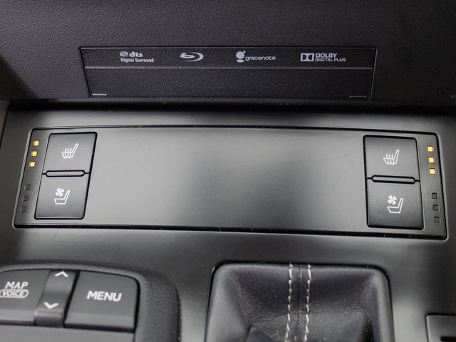 ★快適エアシート&シートヒーターを装備しています!高級車ならではの装備です!シートが暖まる機能!シートから冷風が出る機能!どちらも付いています!!寒い冬も、暑い夏も快適にご乗車頂けますよ!!