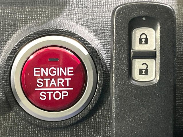 �yHonda�X�}�[�g�L�[�z�J�o����|�P�b�g�ɓ��ꂽ�܂܂ł��h�A�̎{���E�������\�ȃX�}�[�g�L�[�𑕔��B�G���W���̃I���E�I�t�����J�M�����o���K�v����������Ƃ��Ă��֗��ł���