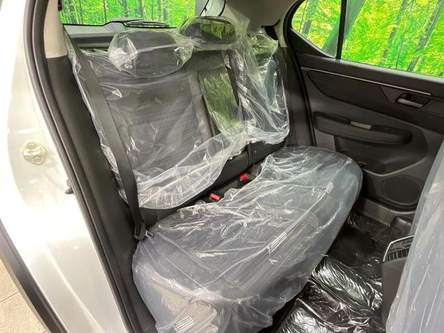 後部座席も気になるようなキズ・汚れやへたり等、大きなダメージはなく、良好な状態です。