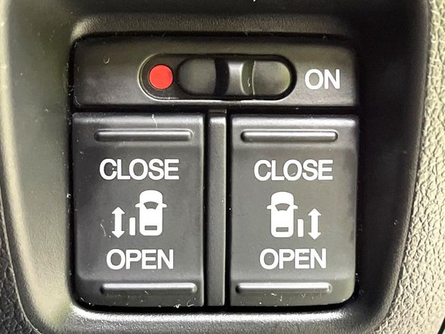 �y�����p���[�X���C�h�h�A�z�X�}�[�g�L�[��^�]�Ȃ̃X�C�b�`�Ō�ȗ����X���C�h�h�A�̊J���\���d��������͂����ăh�A���J����K�v�������A�����Ȃ��q�l�ł��ȒP�ɊJ���߂ł����K�ł���