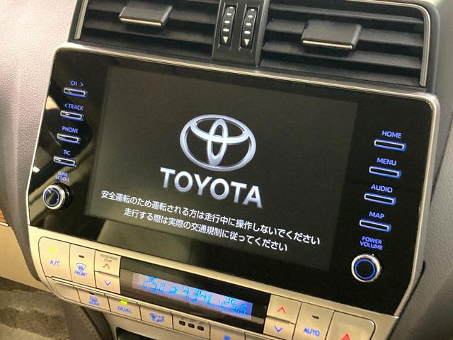 【メーカー純正ナビ】インテリアに溶け込むスタイリッシュな「専用設計」メーカーナビを装備♪視認性や操作性など基本性能にも優れ、より上質なカーライフをお楽しみいただけます。