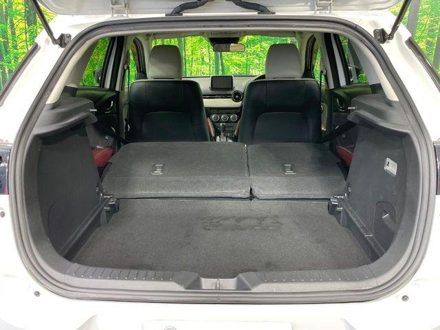 ���i�̂���������ʋ΁A���}���ɏ\���ȉ׎��X�y�[�X���m�ۂ��Ă���܂��B�Z�J���h�V�[�g��|���ƁA�傫�ȉו��̐ύڂ��\�ł���