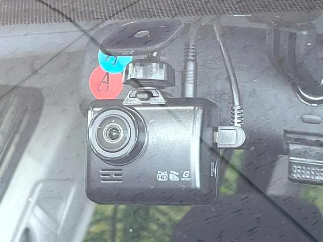 【ドライブレコーダー】ドライブレコーダー装備!走行中はもちろん、あおり運転や事故に遭遇した際、映像で記録し、万一のリスクに備えます。※記録用SDカードはお客様ご自身でご準備いただく必要があります。