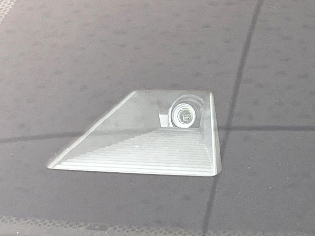 �y�z���_�Z���V���O�z���s���ɑO���̎ԗ�����F�����A�Փ˂������Ȏ��͌x��ƃu���[�L�ŏՓˉ���Ɣ�Q�y�����A�V�X�g�B�����S�Ƀh���C�u�����y���݂��������܂��B