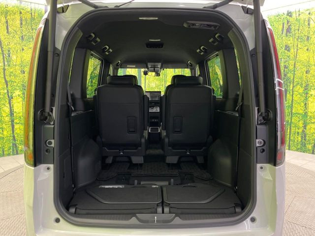 ���i�̂���������ʋ΁A���}���ɏ\���ȉ׎��X�y�[�X���m�ۂ��Ă���܂��B�Z�J���h�V�[�g��|���ƁA�傫�ȉו��̐ύڂ��\�ł���