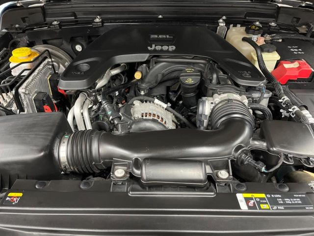 ●当店では、各メーカーの専用診断テスターを導入。国家資格を持つテクニカルスタッフも常駐しておりますので、万が一の際にも安心してご利用いただけます。