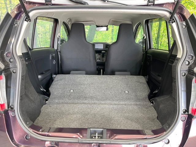 ���i�̂���������ʋ΁A���}���ɏ\���ȉ׎��X�y�[�X���m�ۂ��Ă���܂��B�Z�J���h�V�[�g��|���ƁA�傫�ȉו��̐ύڂ��\�ł���