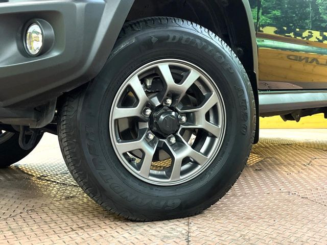 【純正15インチアルミホイール】外観にマッチした純正アルミホイールを装着しております。各種社外アルミホイールや、スタッドレスタイヤも取扱いしております。是非ご相談ください♪