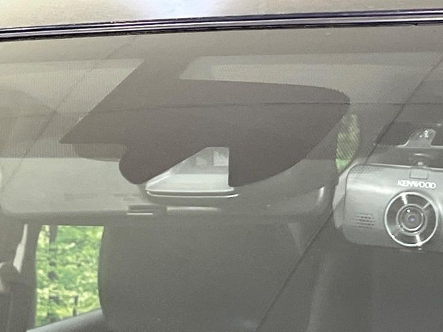 �y�G�}�[�W�F���V�[�u���[�L�z���s���ɑO���̎ԗ�����F�����A�Փ˂������Ȏ��͌x��ƃu���[�L�ŏՓˉ���Ɣ�Q�y�����A�V�X�g�B�����S�Ƀh���C�u�����y���݂��������܂��B