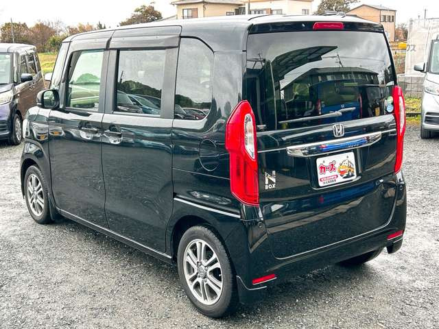 ���X�ł͌y�����Ԃ��畁�ʎԂ܂ŕ��L���I�[�����[�J�[�̎Ԏ�E�F�E�O���[�h��L�x�ɑ����Ă���܂��B