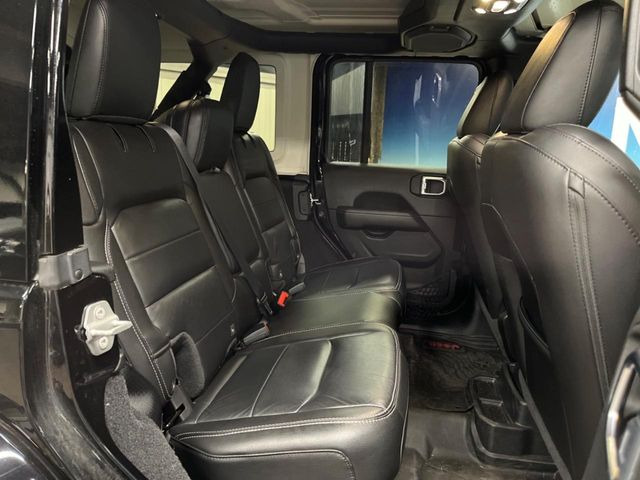 ●後部座席も気になるようなキズ・汚れやへたり等、大きなダメージはなく、良好な状態です。