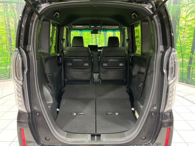 ���ڃV�[�g�͑O��X���C�h���\�ł��B���ɉ�����Α������L������������A�O�ɋl�߂�Α傫�ȃ��Q�b�W�X�y�[�X���m�ۂł��܂��B�V�[���ɉ����Ďg�������ł��邩��Ƃ��Ă��֗��ł���