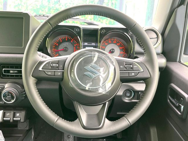 ステアリングも使用感が少なく、きれいな状態となっております♪