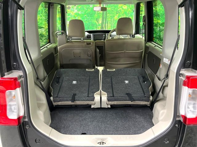 普段のお買い物や通勤、送迎等に十分な荷室スペースを確保しております。セカンドシートを倒すと、大きな荷物の積載も可能です♪