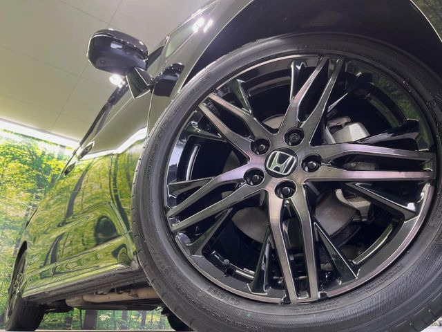 �y����18�C���`�A���~�z�C�[���z�O�ςɃ}�b�`���������A���~�z�C�[���𑕒����Ă���܂��B�e��ЊO�A���~�z�C�[����A�X�^�b�h���X�^�C�����戵�����Ă���܂��B���񂲑��k����������