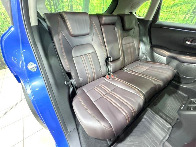 【本革シート】上質な本革を使用し、高級感あふれる本革シート。常に体に触れる部分だから、座り心地の良さにはこだわりたいですね♪汚れの付着や劣化を抑制する内装コーティング施工もおススメですよ♪