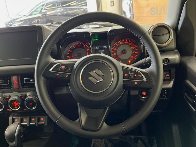 �y�����v�����X�e�A�����O�z�㎿�Ȋv���g�p���邱�ƂŁA��ɂ����������݂ƂĂ��^�]���₷���n���h���ł���