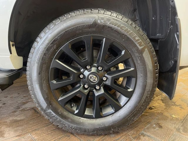 �y�O���[�h��p����18�C���`�A���~�z�C�[���z�f�U�C�����̍��������A���~�z�C�[���𑕒����Ă���܂��B�e��ЊO�A���~�z�C�[����A�X�^�b�h���X�^�C�����戵�����Ă���܂��B���񂲑��k����������