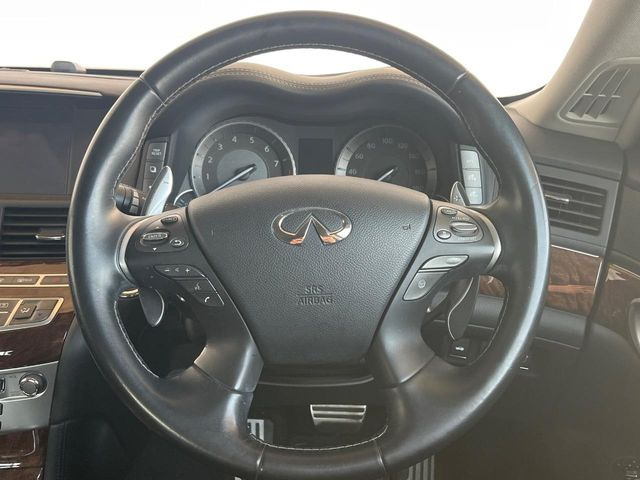 �y�����v�����X�e�A�����O�z�㎿�Ȋv���g�p���邱�ƂŁA��ɂ����������݂ƂĂ��^�]���₷���n���h���ł���