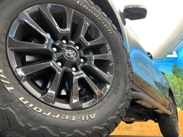 �y����18�C���`�A���~�z�C�[���z�O�ςɃ}�b�`���������A���~�z�C�[���𑕒����Ă���܂��B�e��ЊO�A���~�z�C�[����A�X�^�b�h���X�^�C�����戵�����Ă���܂��B���񂲑��k����������