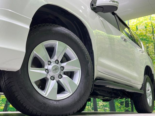 �y����17�C���`�A���~�z�C�[���z�O�ςɃ}�b�`���������A���~�z�C�[���𑕒����Ă���܂��B�e��ЊO�A���~�z�C�[����A�X�^�b�h���X�^�C�����戵�����Ă���܂��B���񂲑��k����������