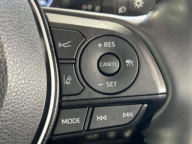 【レーダークルーズコントロール】高速道路での長距離走行が楽に!!自動で速度を保つクルーズコントロールが、衝突軽減システムと連携し、前方の車両を感知して車間を保つように速度調節してくれます!!