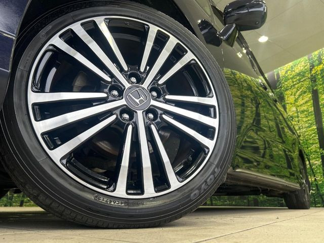 �y����18�C���`�A���~�z�C�[���z�O�ςɃ}�b�`���������A���~�z�C�[���𑕒����Ă���܂��B�e��ЊO�A���~�z�C�[����A�X�^�b�h���X�^�C�����戵�����Ă���܂��B���񂲑��k����������