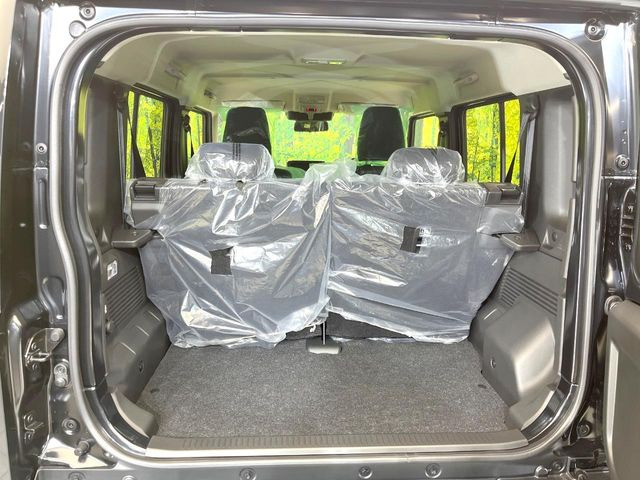 普段のお買い物や通勤、送迎等に十分な荷室スペースを確保しております。セカンドシートを倒すと、大きな荷物の積載も可能です♪