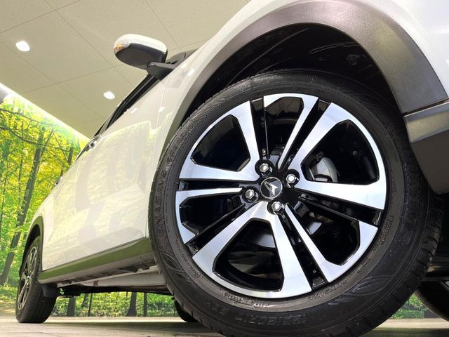 �y����17�C���`�A���~�z�C�[���z�O�ςɃ}�b�`���������A���~�z�C�[���𑕒����Ă���܂��B�e��ЊO�A���~�z�C�[����A�X�^�b�h���X�^�C�����戵�����Ă���܂��B���񂲑��k����������