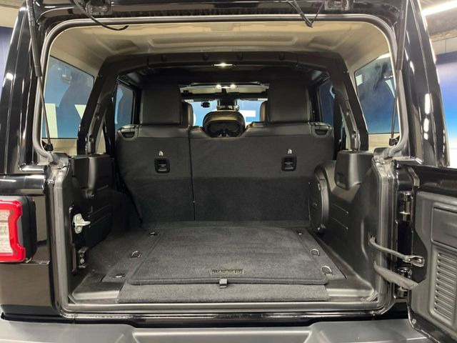 ●トランクルーム:趣味が広がる収容スペース!これだけの広さがあればお買い物やレジャーなどにも最適です!使用感も少なくきれいな状態を維持しております。