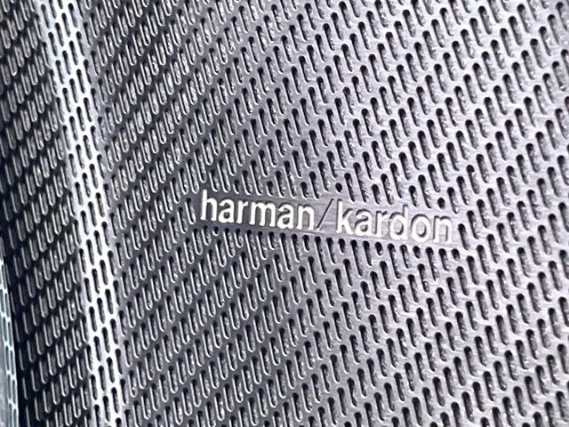 ��harman/kardon�T�E���h�V�X�e��:�I�[�f�B�I��僁�[�J�[����|����v���~�A���X�s�[�J�[�𑕔��B�����̃X�s�[�J�[����A���̗������܂ŕ����鍂�i���ȉ��y�����y���݂��������܂��B