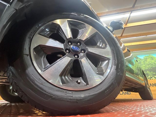 �y����17�C���`�A���~�z�C�[���z�O�ςɃ}�b�`���������A���~�z�C�[���𑕒����Ă���܂��B�e��ЊO�A���~�z�C�[����A�X�^�b�h���X�^�C�����戵�����Ă���܂��B���񂲑��k����������