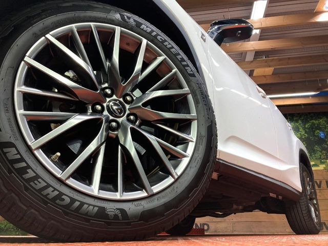 �y�O���[�h��p����20�C���`�A���~�z�C�[���z�f�U�C�����̍��������A���~�z�C�[���𑕒����Ă���܂��B�e��ЊO�A���~�z�C�[����A�X�^�b�h���X�^�C�����戵�����Ă���܂��B���񂲑��k����������