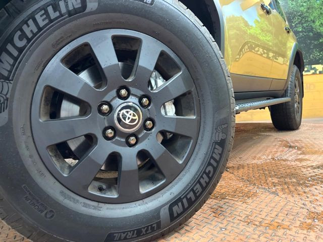 �y����18�C���`�A���~�z�C�[���z�O�ςɃ}�b�`���������A���~�z�C�[���𑕒����Ă���܂��B�e��ЊO�A���~�z�C�[����A�X�^�b�h���X�^�C�����戵�����Ă���܂��B���񂲑��k����������