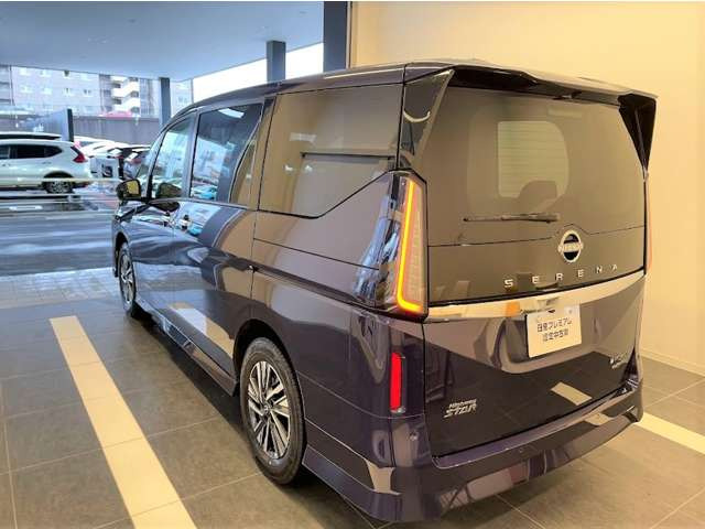 セレナ1.4 e-4ORCE ハイウェイスターV 4WD