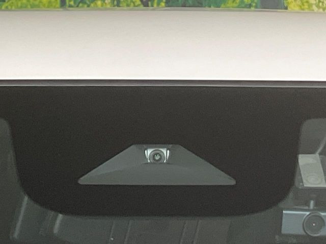 �y�z���_�Z���V���O�z���s���ɑO���̎ԗ�����F�����A�Փ˂������Ȏ��͌x��ƃu���[�L�ŏՓˉ���Ɣ�Q�y�����A�V�X�g�B�����S�Ƀh���C�u�����y���݂��������܂��B